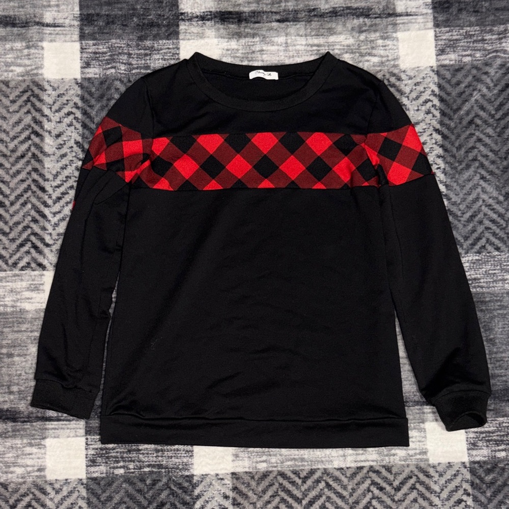 🐢Chic Black and Red Plaid Long Sleeve Top